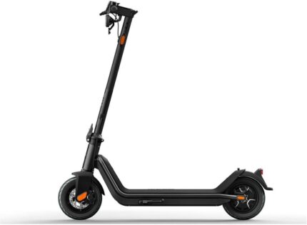 NIU E-Scooter mit Straßenzulassung oder ohne (je nach Model bis zu 65km Reichweite, 25 Prozent Steigung u. 120kg Belastung; extra breite Luftreifen; große Trittfläche; IP54; klappbar; Display; App)